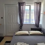 Strumyani Tiny Flat Σαντάνσκι