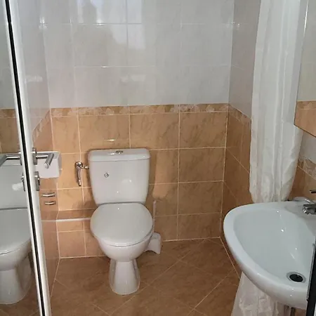 בית נופש Strumyani Tiny Flat סנדנסקי