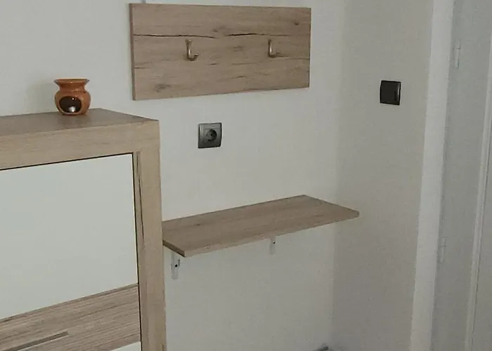 Strumyani Tiny Flat *